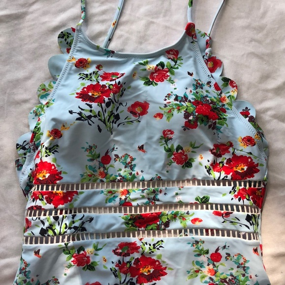 Cute one piece swim suit - Picture 2 of 3